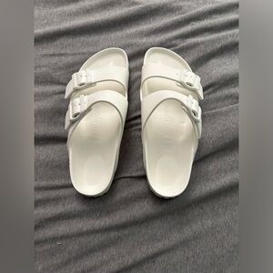 Women’s Birkenstock Arizona Essentials size 38 white